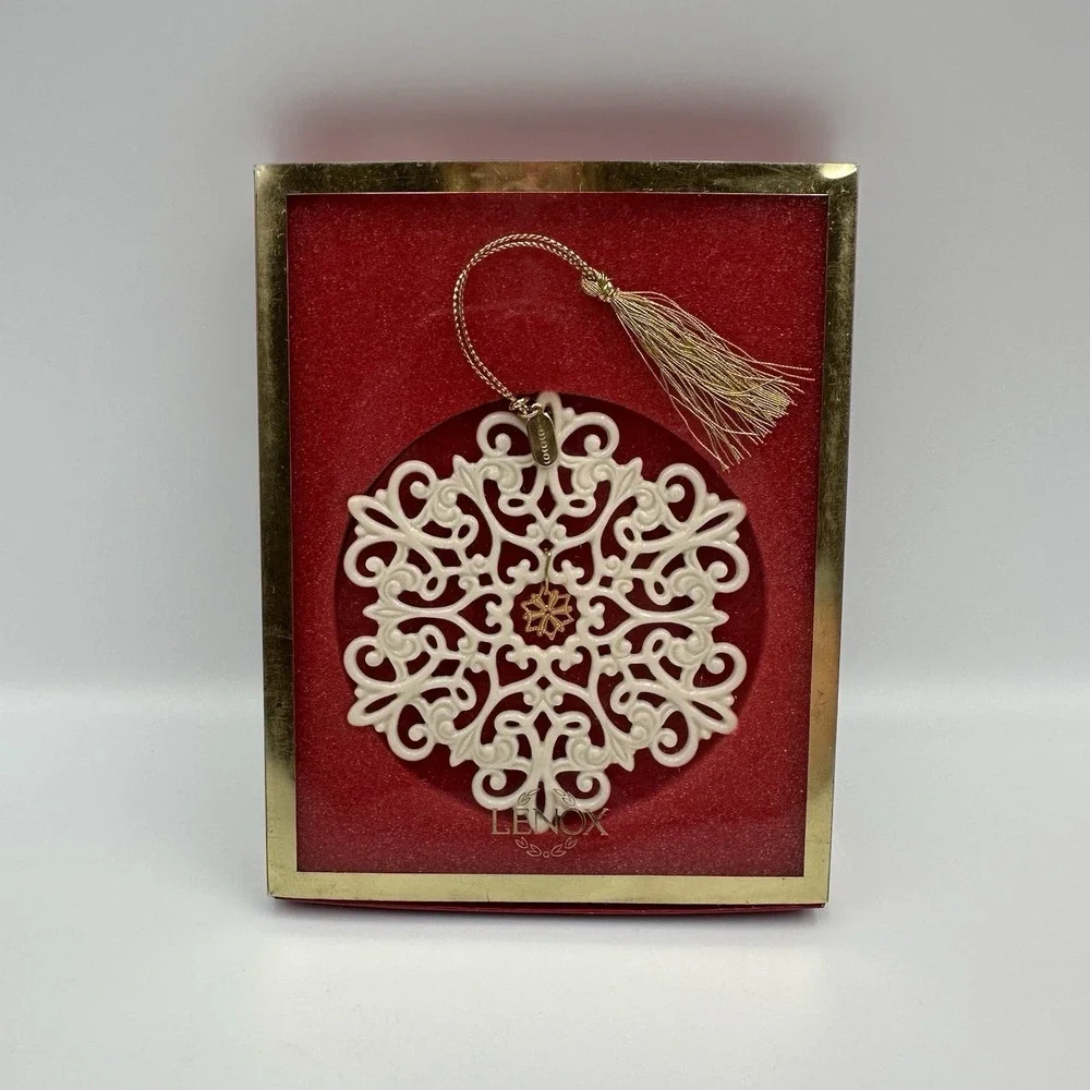 Vtg Lenox 1999 Annual Snow Fantasies Snowflake Ornament Porcelain‎ Gold Accents